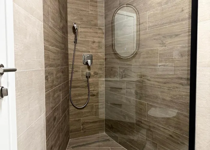 Maun Apartman Mandre