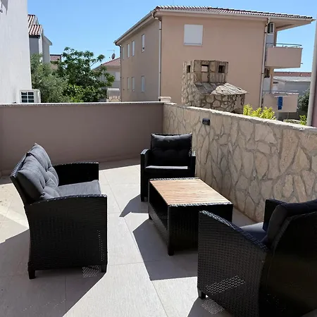Maun Apartment Mandre